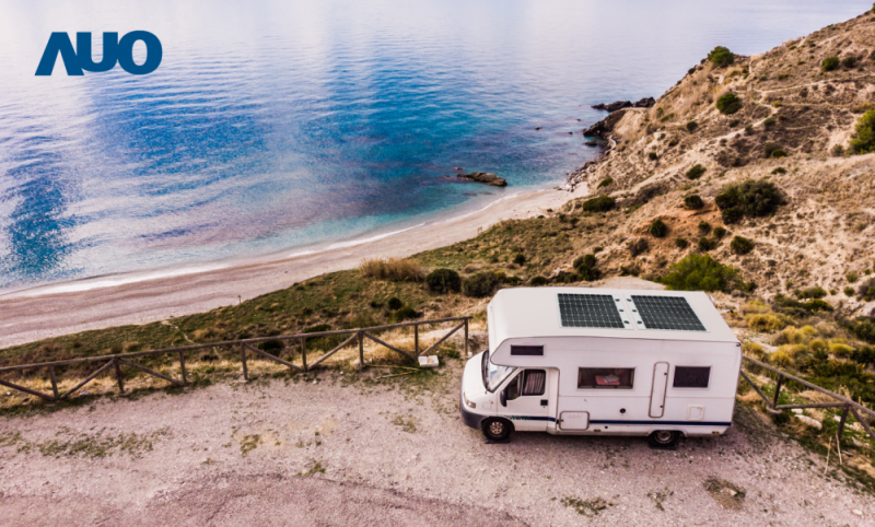 「可撓輕量化太陽光電板SunCurva」使用輕量特殊耐候型複合板取代傳統太陽能板的玻璃前板，不僅降低70%重量，每米平方僅3Kg；具有抗衝擊性能及通過電磁相容性測試，可應用於交通運輸工具，如露營車、遊艇等